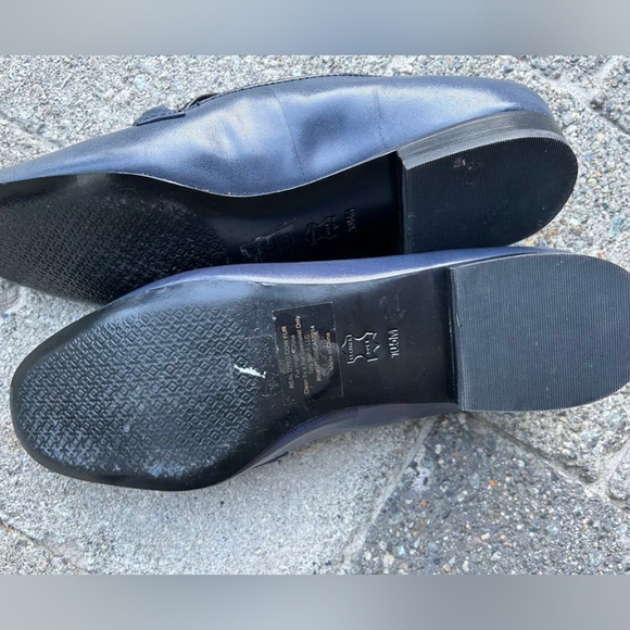 Tory Burch navy with gold Loafer - Picture 5 of 6